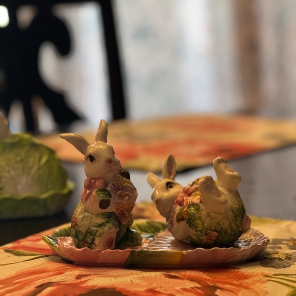 Last 1❗️Pansy Bunnies Salt & Pepper Set - Picture 9 of 12